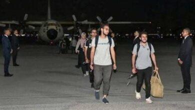 الطلاب المصريين العائدين من السودان.