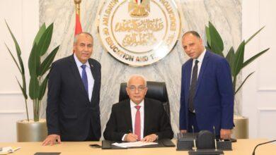 وزير التريية والتعليم أوائل الثانوية